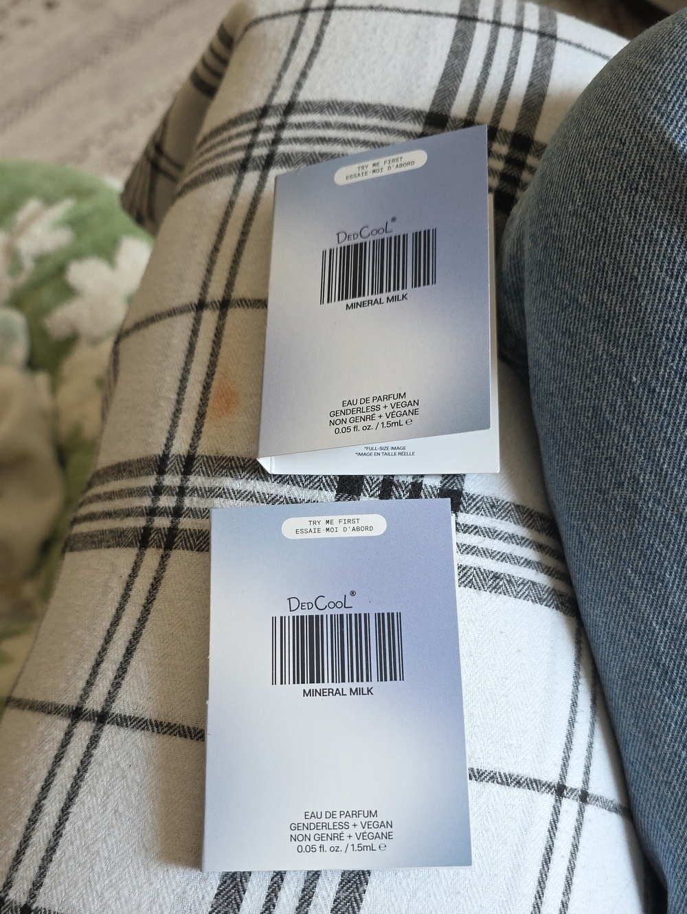 DedCool Mineral Milk Sample Card - Pale Lavender Gradient